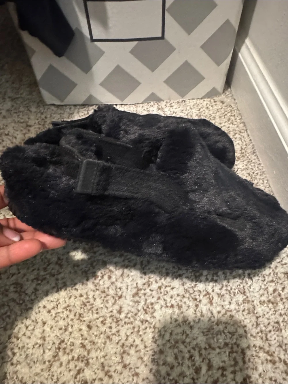 Nike “calm” fuzzy slip on - Picture 1 of 7